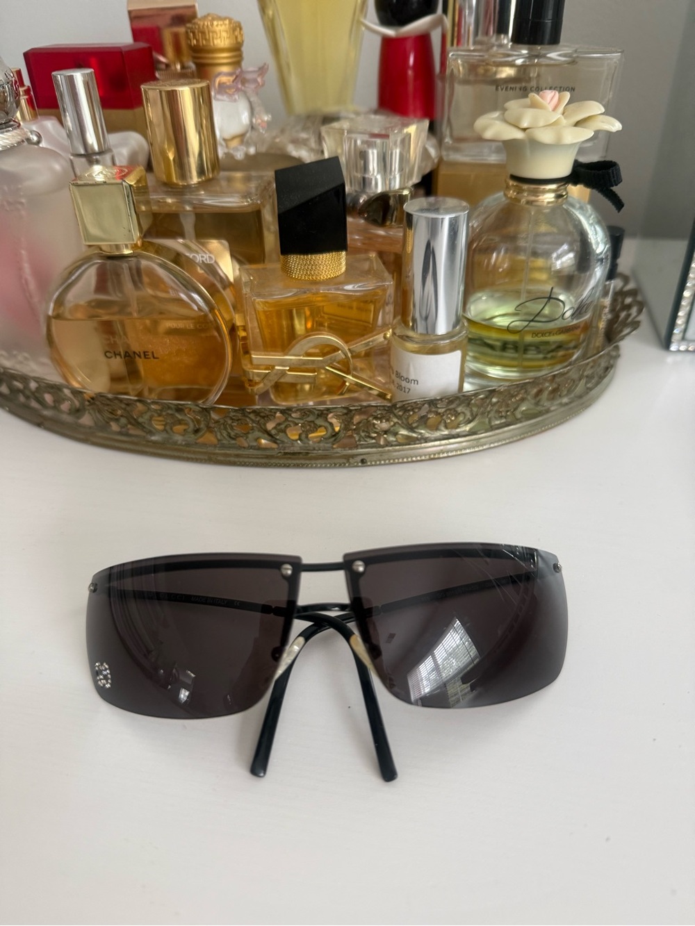 Gucci Women's Black Rimless Sunglasses with Dark Lenses